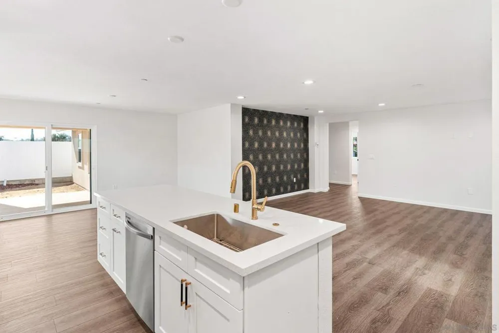 9099 Rosedale Spring Valley, CA 91977
