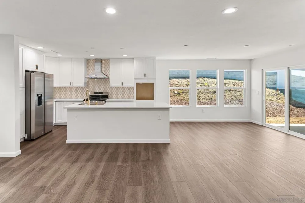 9099 Rosedale Spring Valley, CA 91977