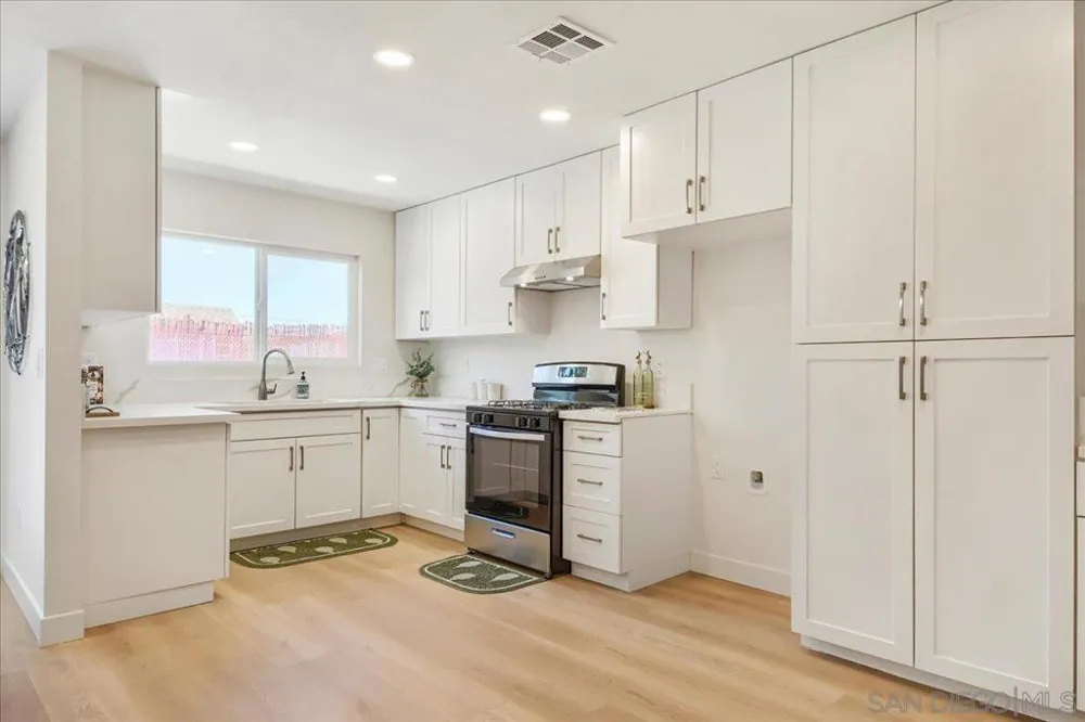 5254 Dante Street San Diego, CA 92117