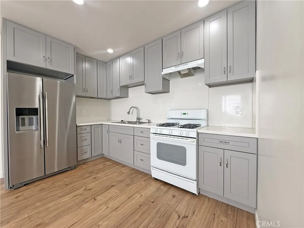 11245 McLennan Granada Hills, CA 91344