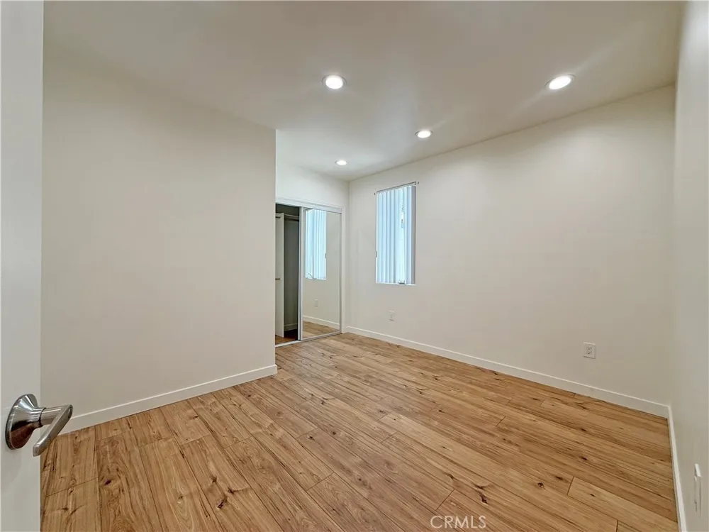 11245 McLennan Granada Hills, CA 91344