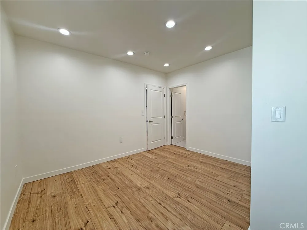 11245 McLennan Granada Hills, CA 91344