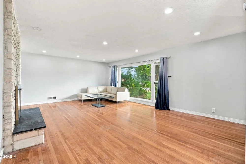 905 W La Canada Verdugo Road Pasadena, CA 91103