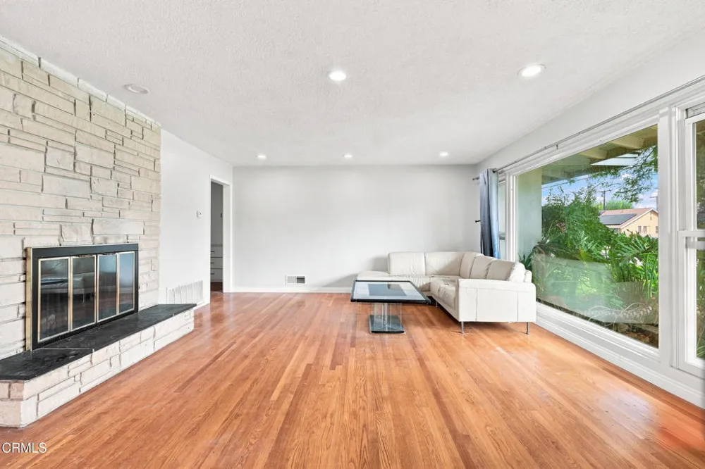 905 W La Canada Verdugo Road Pasadena, CA 91103