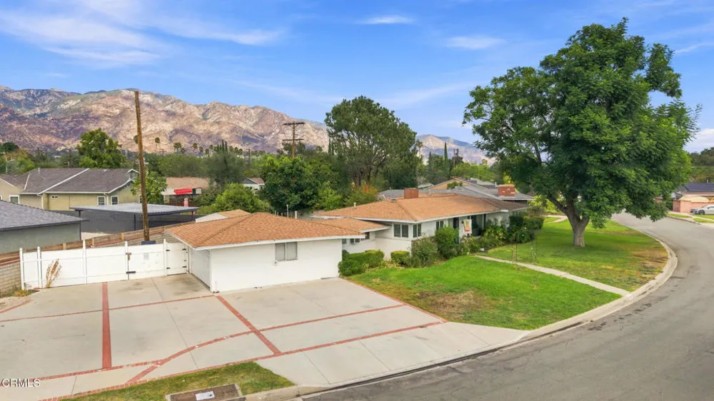905 W La Canada Verdugo Road Pasadena, CA 91103