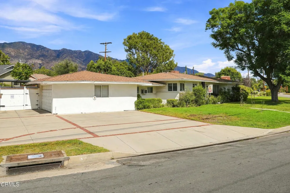 905 W La Canada Verdugo Road Pasadena, CA 91103