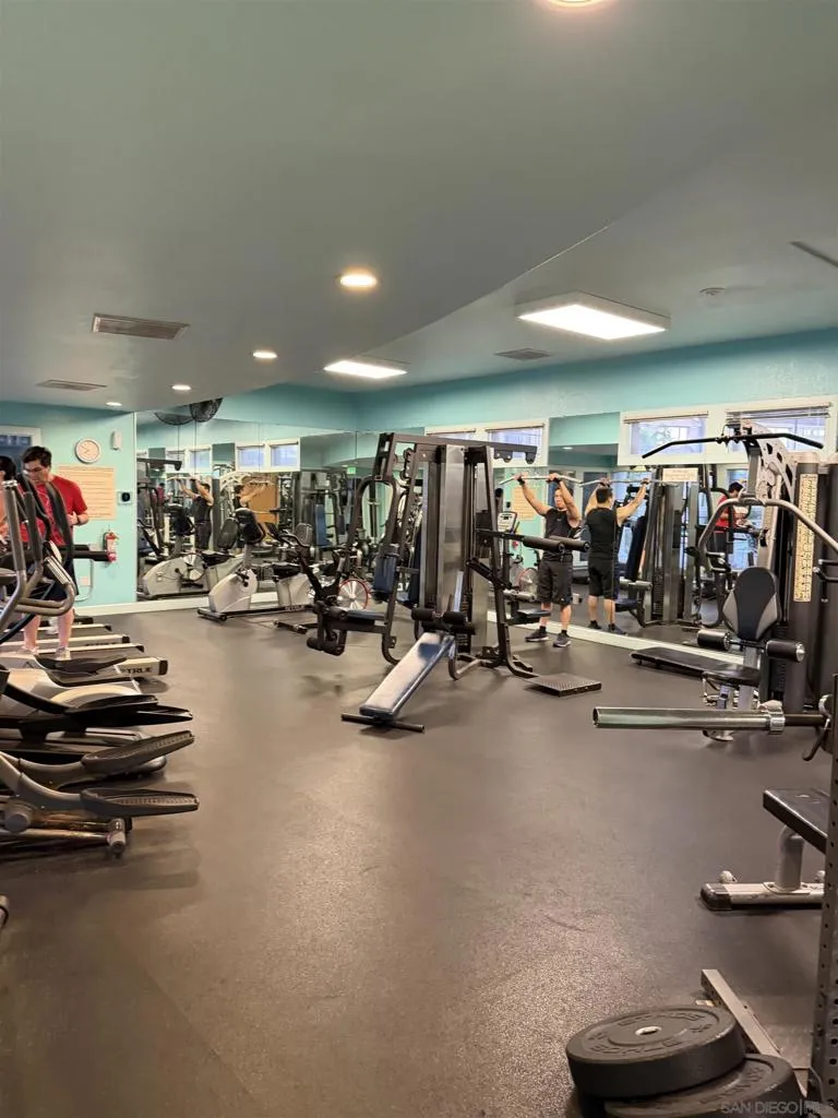 18577 caminito pasadero #422 San Diego, CA 92128