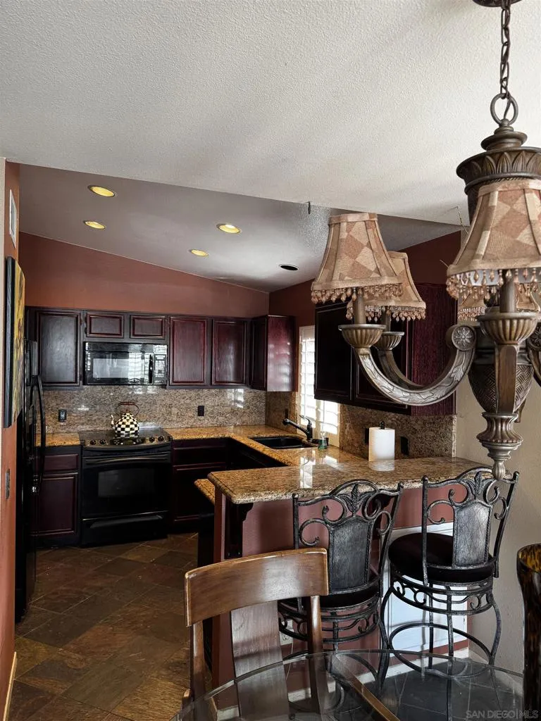 18577 caminito pasadero #422 San Diego, CA 92128