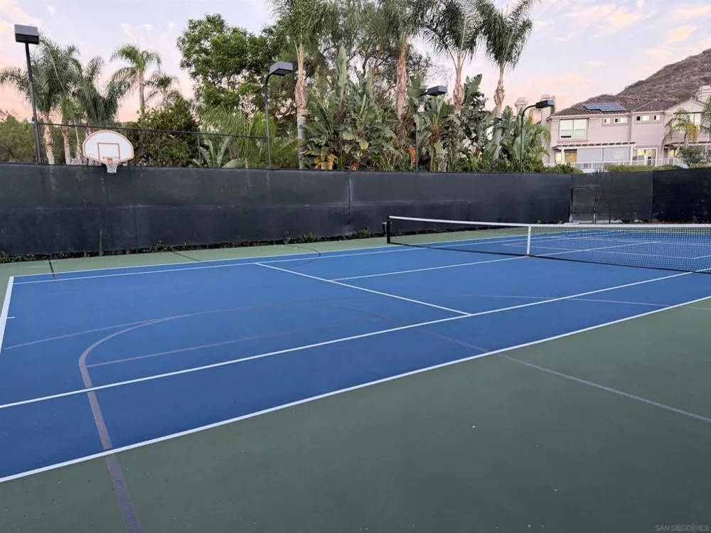 18577 caminito pasadero #422 San Diego, CA 92128
