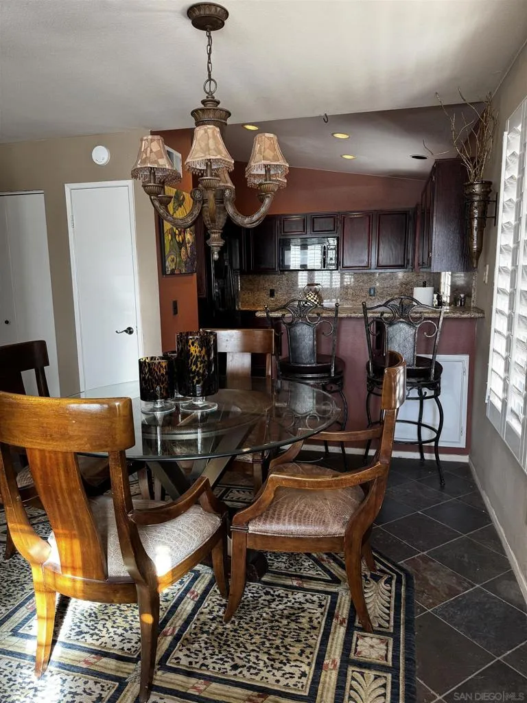 18577 caminito pasadero #422 San Diego, CA 92128