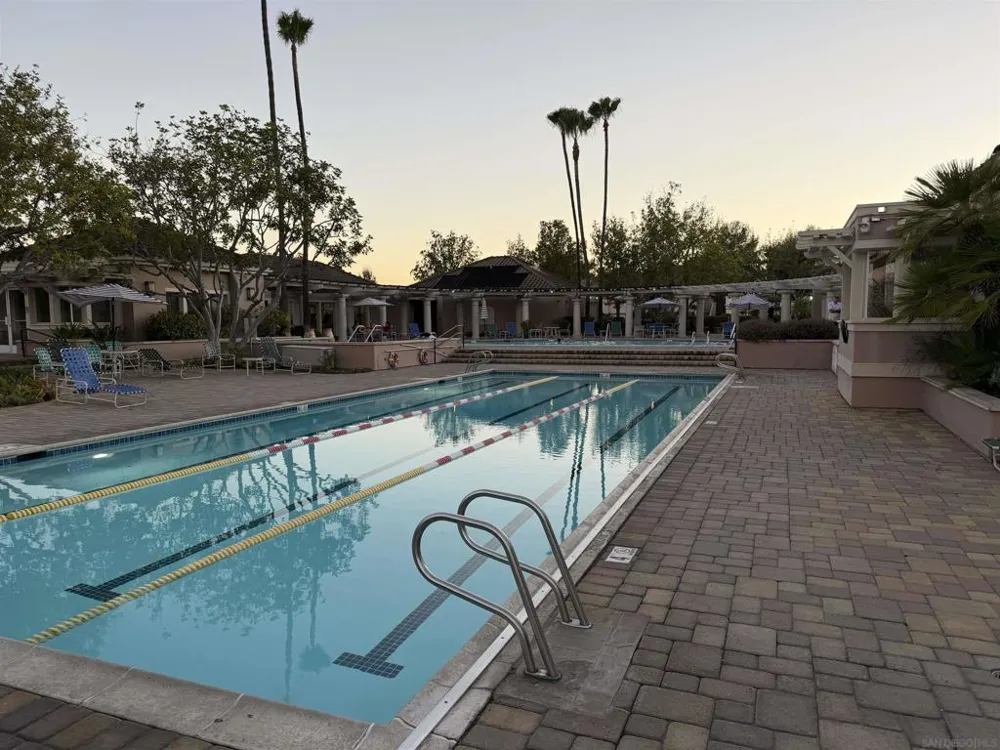18577 caminito pasadero #422 San Diego, CA 92128