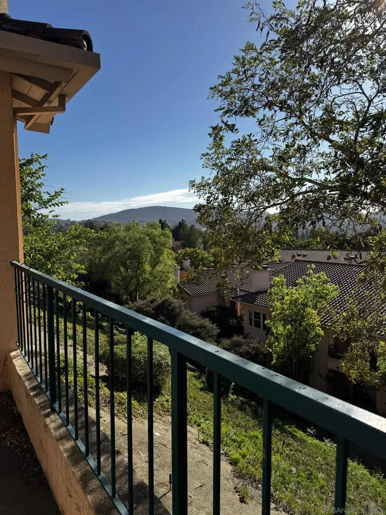 18577 caminito pasadero #422 San Diego, CA 92128