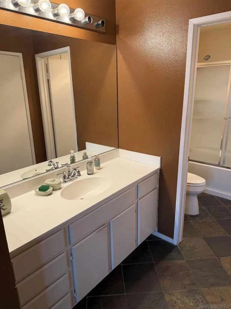 18577 caminito pasadero #422 San Diego, CA 92128