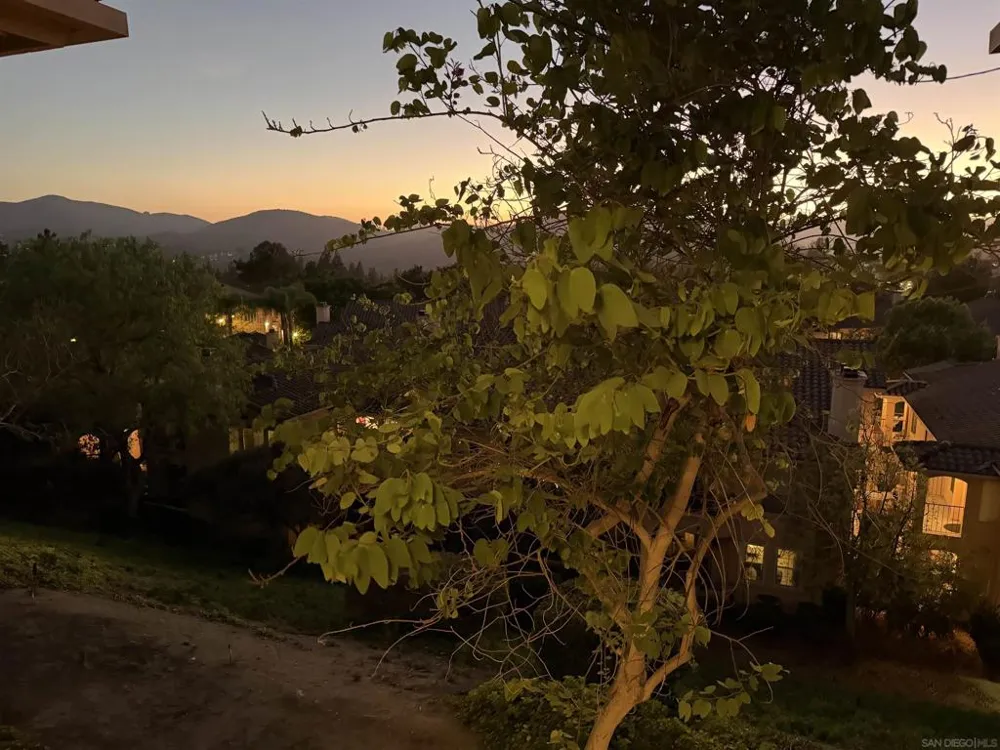 18577 caminito pasadero #422 San Diego, CA 92128