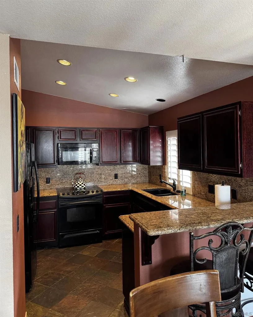 18577 caminito pasadero #422 San Diego, CA 92128