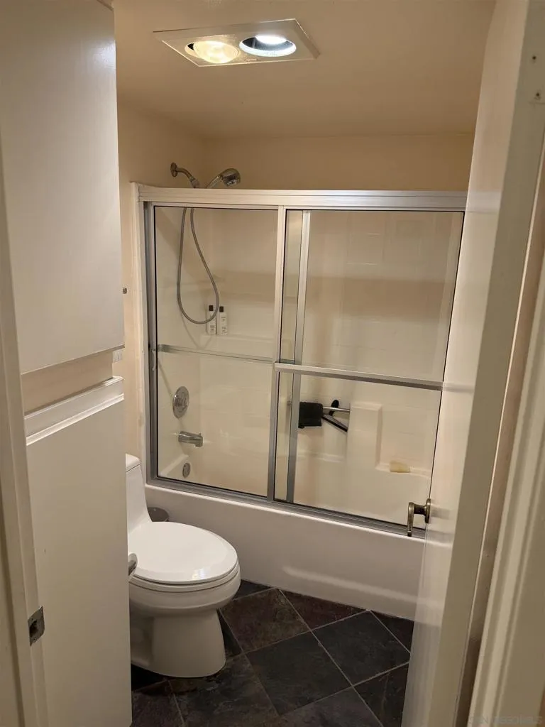 18577 caminito pasadero #422 San Diego, CA 92128