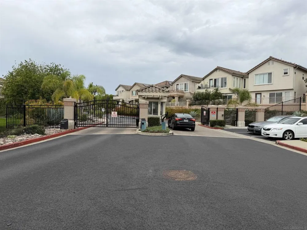 18577 caminito pasadero #422 San Diego, CA 92128