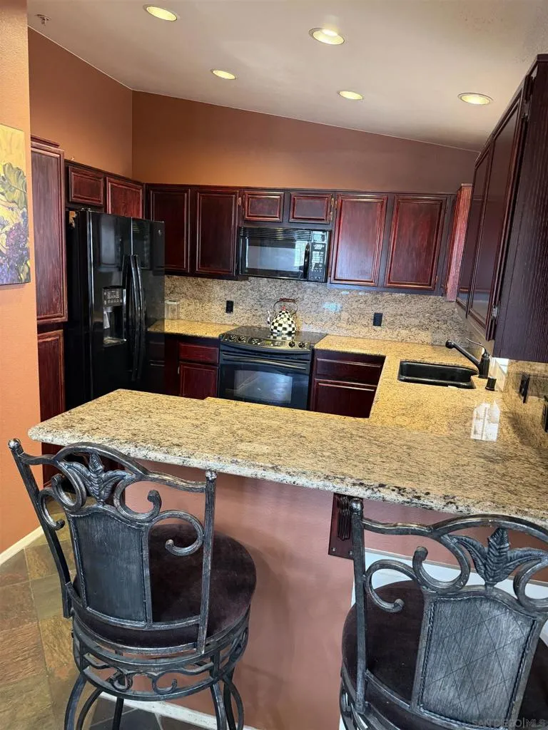 18577 caminito pasadero #422 San Diego, CA 92128