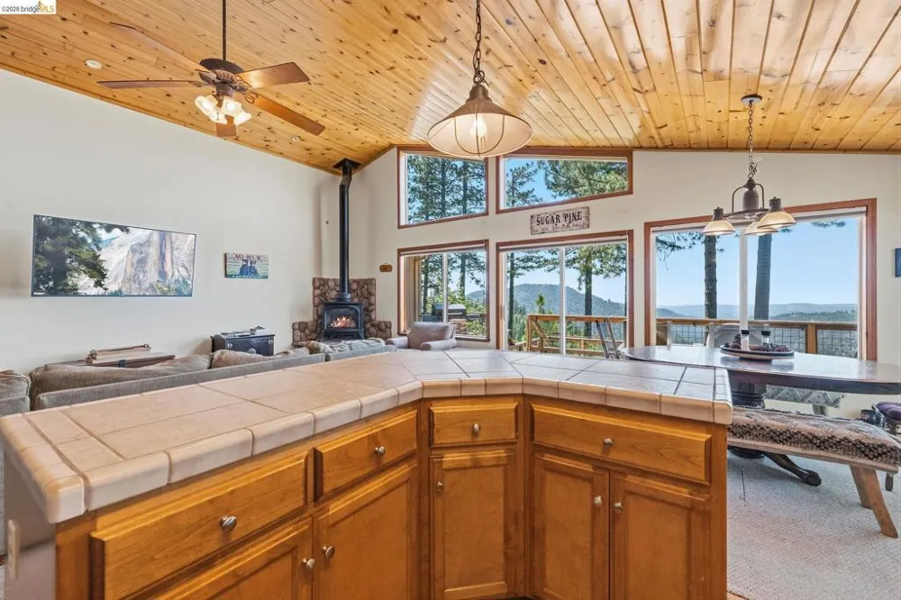 19922 Middle Camp Sugarpine RD Mi Wuk Village, CA 95346