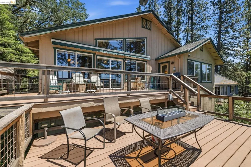 19922 Middle Camp Sugarpine RD Mi Wuk Village, CA 95346