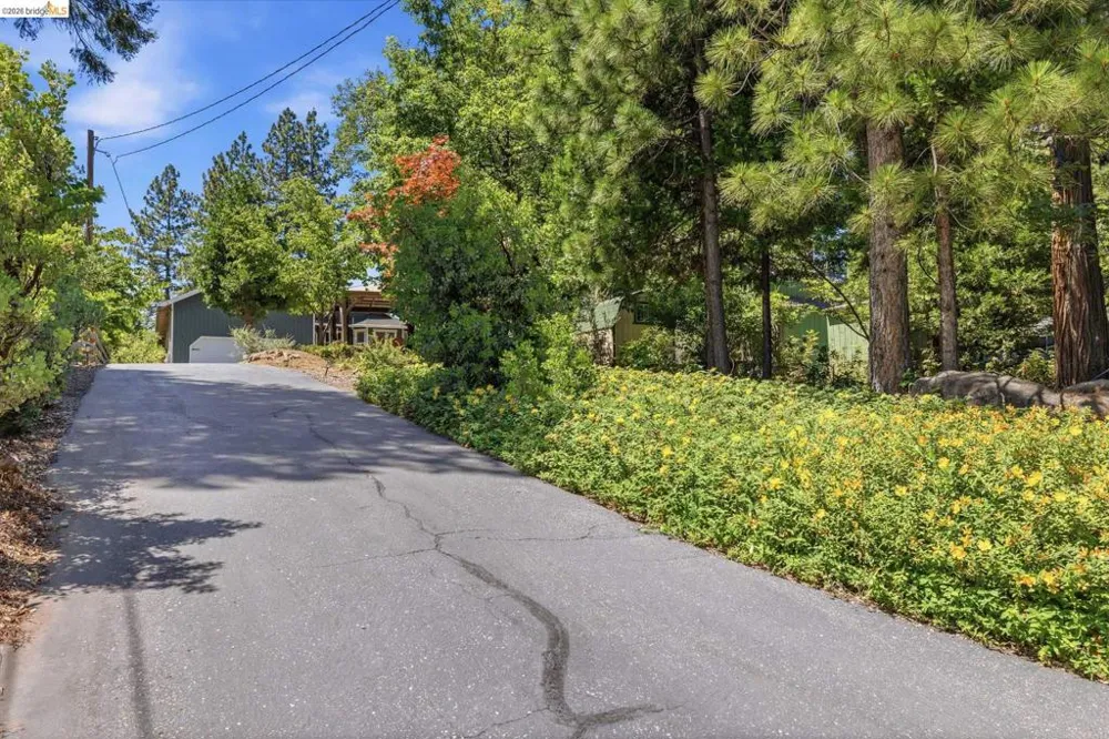 19922 Middle Camp Sugarpine RD Mi Wuk Village, CA 95346