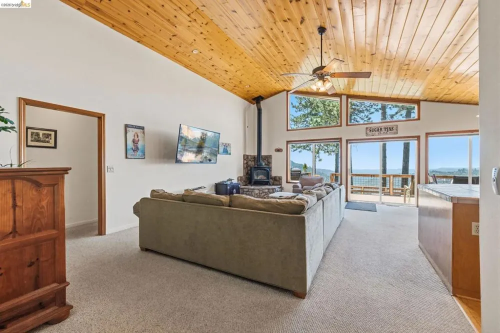 19922 Middle Camp Sugarpine RD Mi Wuk Village, CA 95346