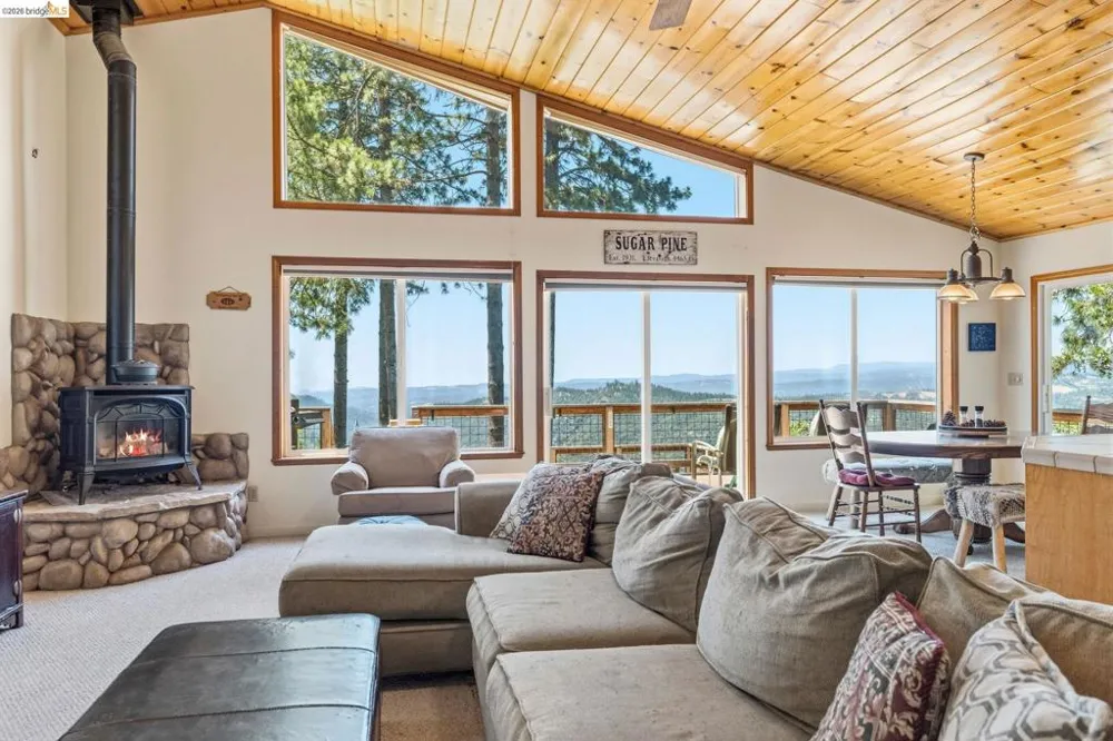 19922 Middle Camp Sugarpine RD Mi Wuk Village, CA 95346