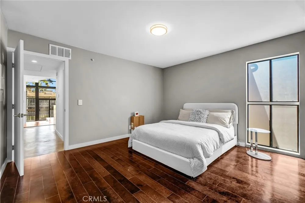 5308 Marina Pacifica S Long Beach, CA 90803