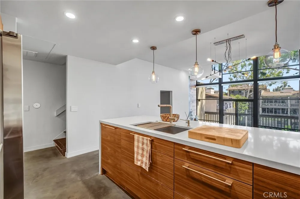 5308 Marina Pacifica S Long Beach, CA 90803