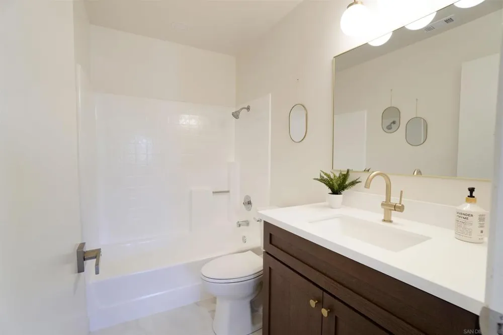 2877 Sanford Lane Carlsbad, CA 92010