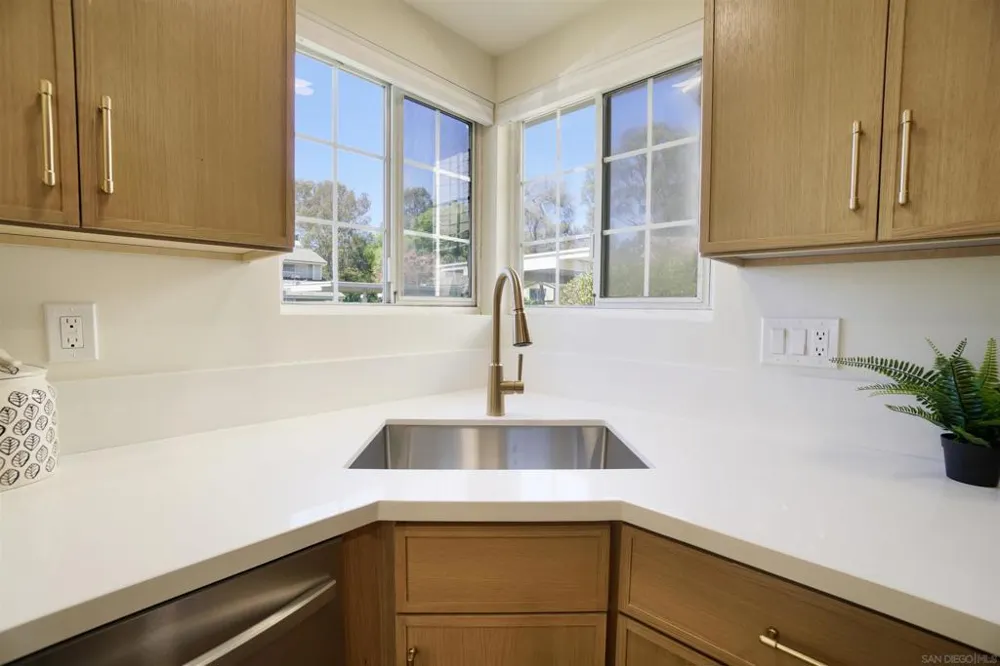 2877 Sanford Lane Carlsbad, CA 92010