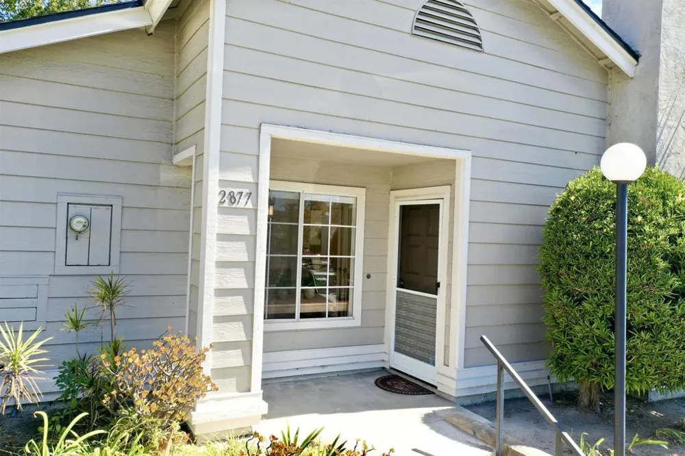 2877 Sanford Lane Carlsbad, CA 92010