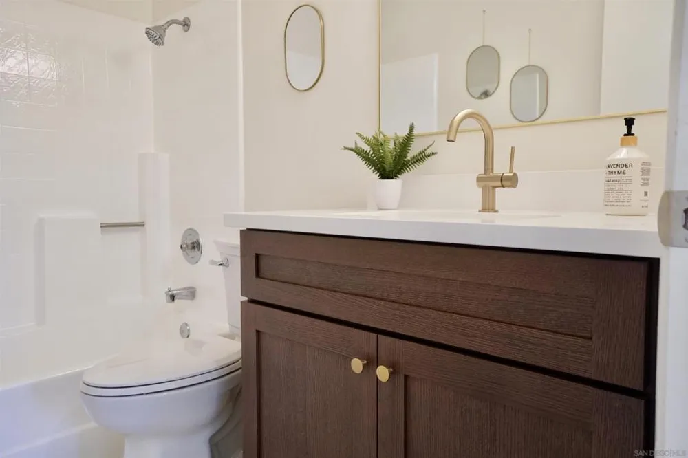 2877 Sanford Lane Carlsbad, CA 92010