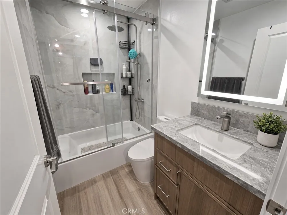 15891 King #2 Westminster, CA 92683