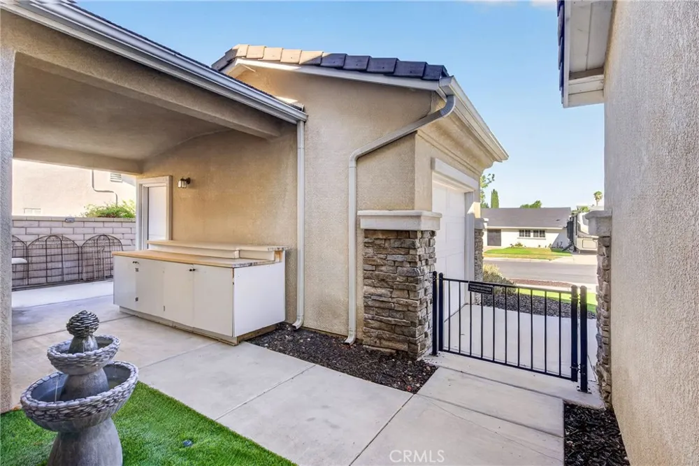 2420 S Vicentia Avenue Corona, CA 92882