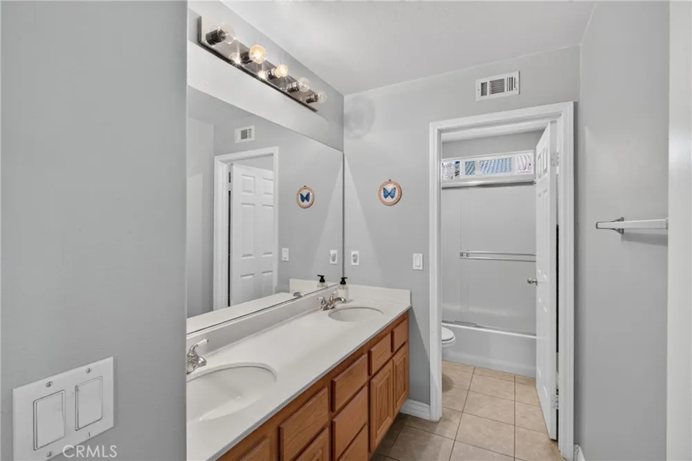 2420 S Vicentia Avenue Corona, CA 92882