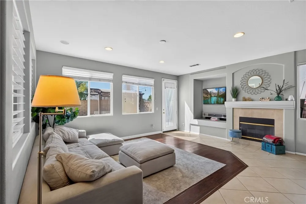 2420 S Vicentia Avenue Corona, CA 92882