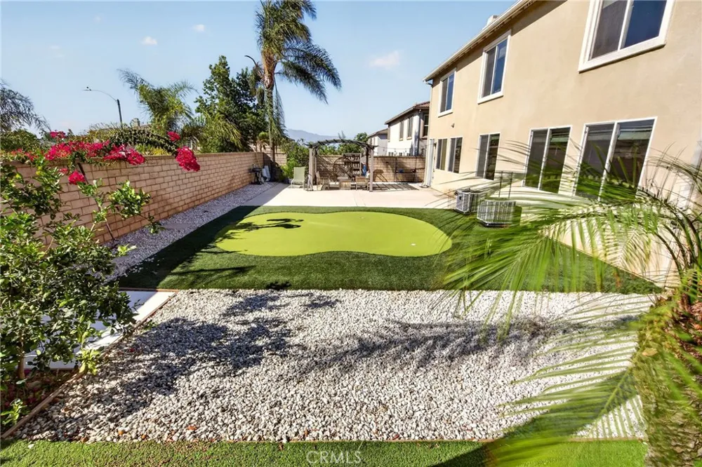 2420 S Vicentia Avenue Corona, CA 92882