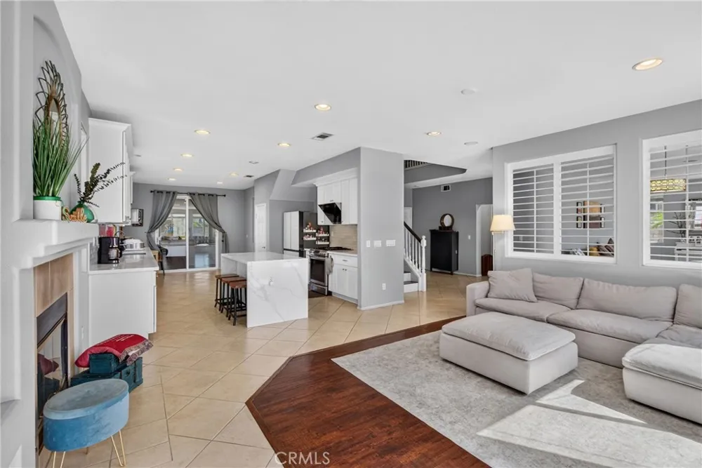 2420 S Vicentia Avenue Corona, CA 92882