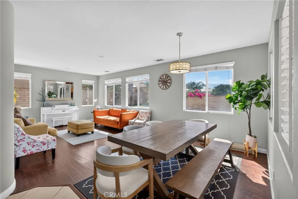 2420 S Vicentia Avenue Corona, CA 92882