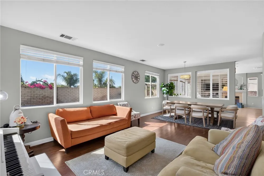 2420 S Vicentia Avenue Corona, CA 92882
