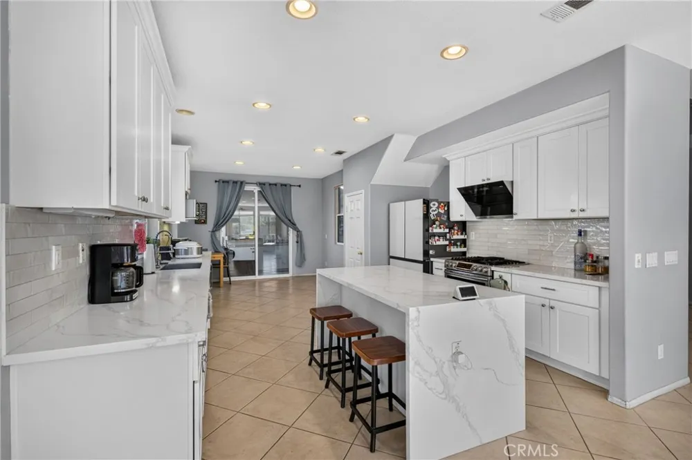 2420 S Vicentia Avenue Corona, CA 92882