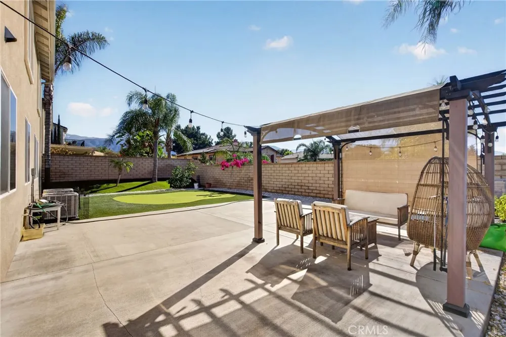2420 S Vicentia Avenue Corona, CA 92882
