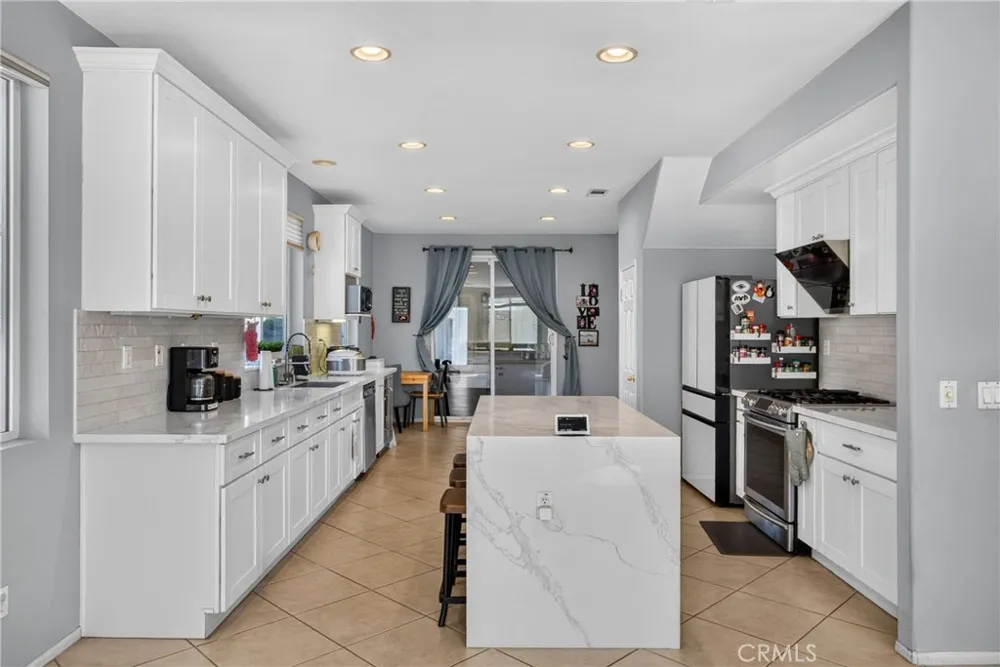 2420 S Vicentia Avenue Corona, CA 92882