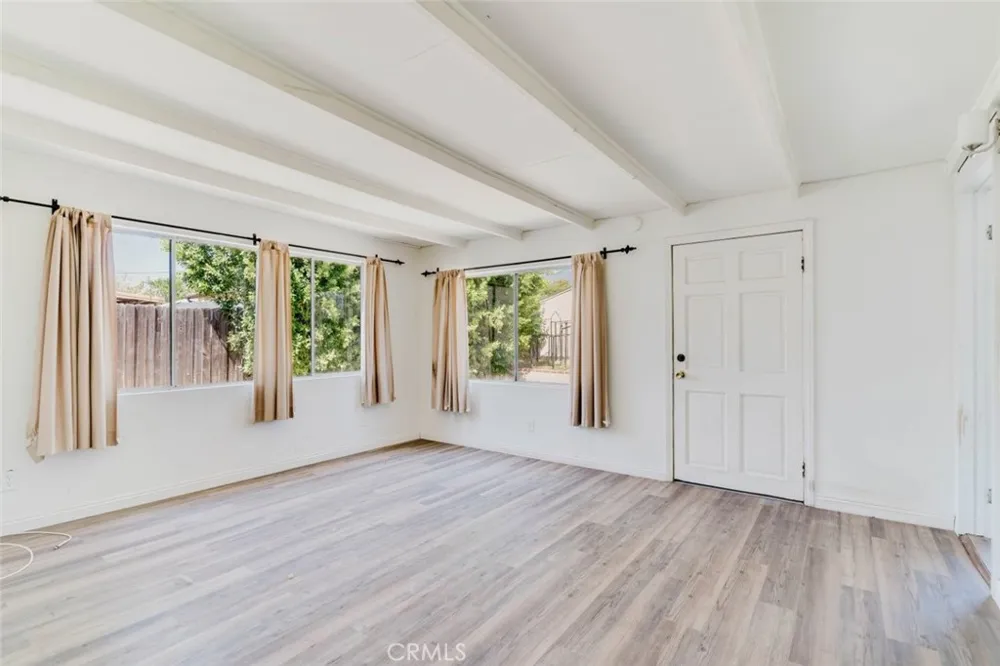 9652 Rincon Avenue Pacoima, CA 91331