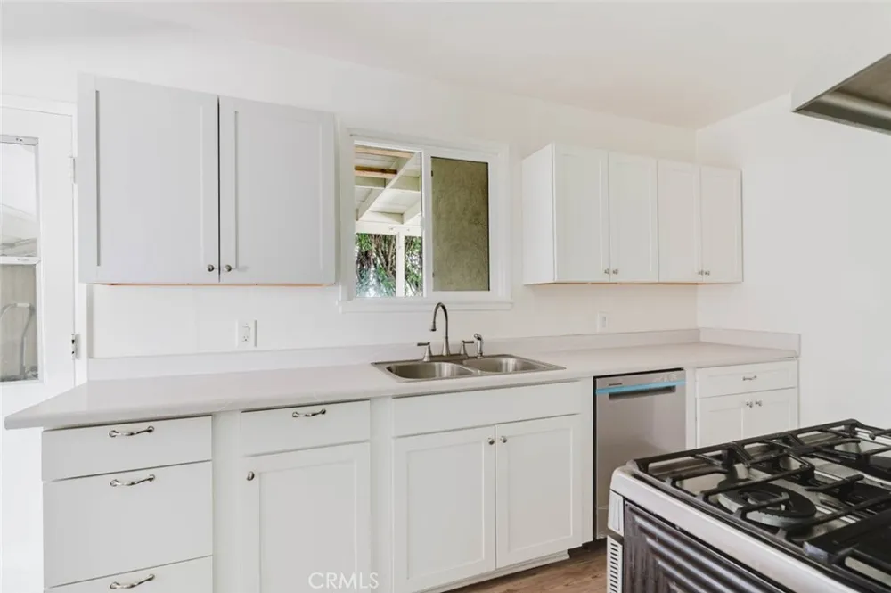 9652 Rincon Avenue Pacoima, CA 91331
