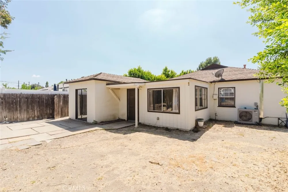 9652 Rincon Avenue Pacoima, CA 91331