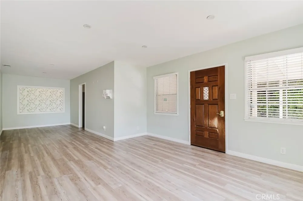 9652 Rincon Avenue Pacoima, CA 91331