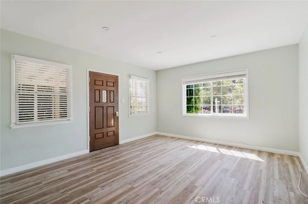 9652 Rincon Avenue Pacoima, CA 91331