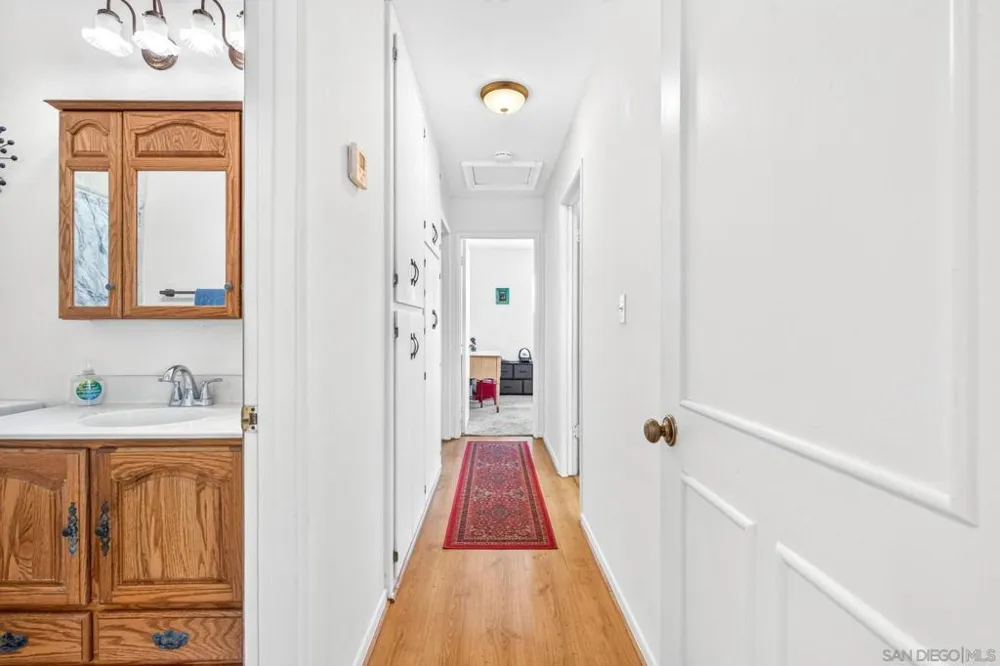 13810 Tobiasson Rd. Poway, CA 92064